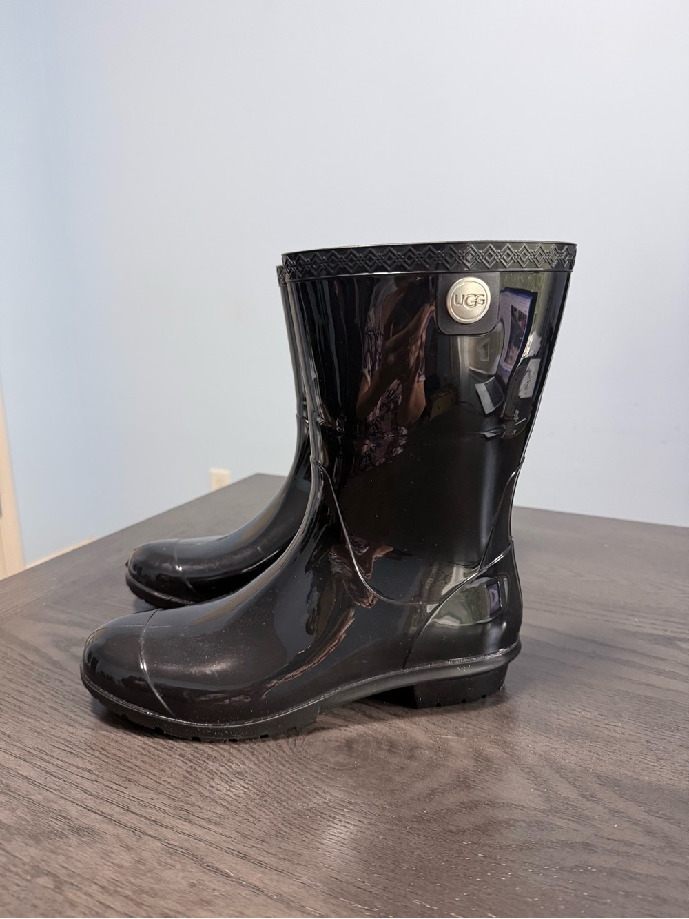 UGG Black Glossy Rain Boots Women’s Size 9